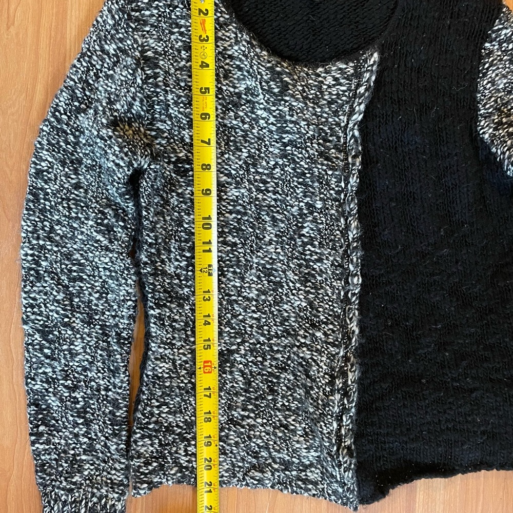 Y2K Silvia Novelli asymmetrical split pattern black and white sweater. - Picture 5 of 5
